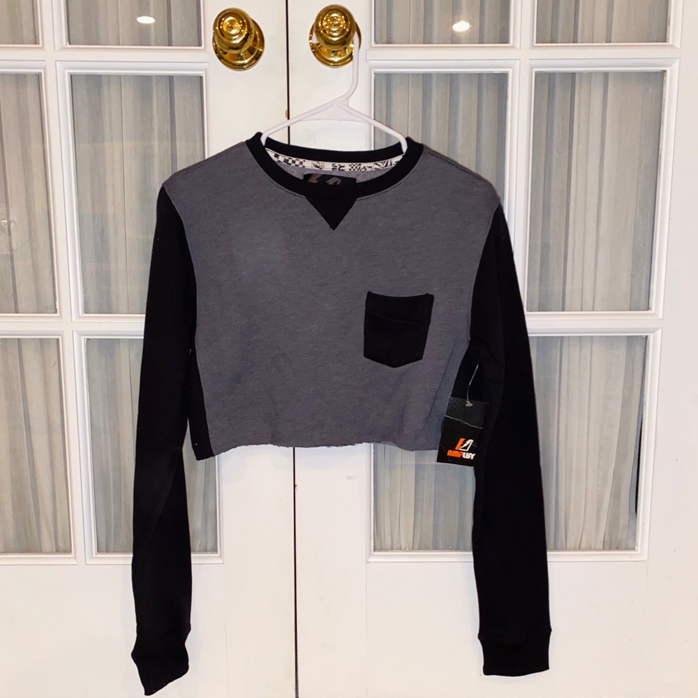 Soft cropped sweatshirt w pocket in gray & black(: